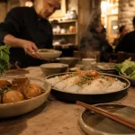 Maison Anh Bordeaux : intérieur restaurant vietnamien confidentiel, table au bánh cuốn