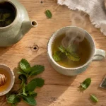 Thé à la menthe bienfaits : fraîcheur et digestion, feuilles de menthe
